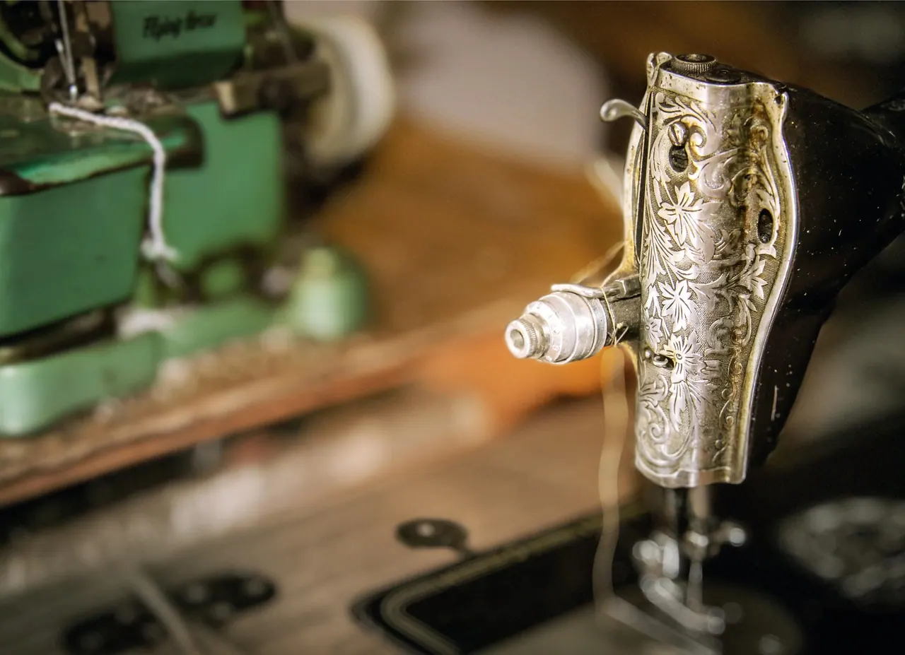 ancient sewing machine, antique sewing machine, loom, thai sewing machine