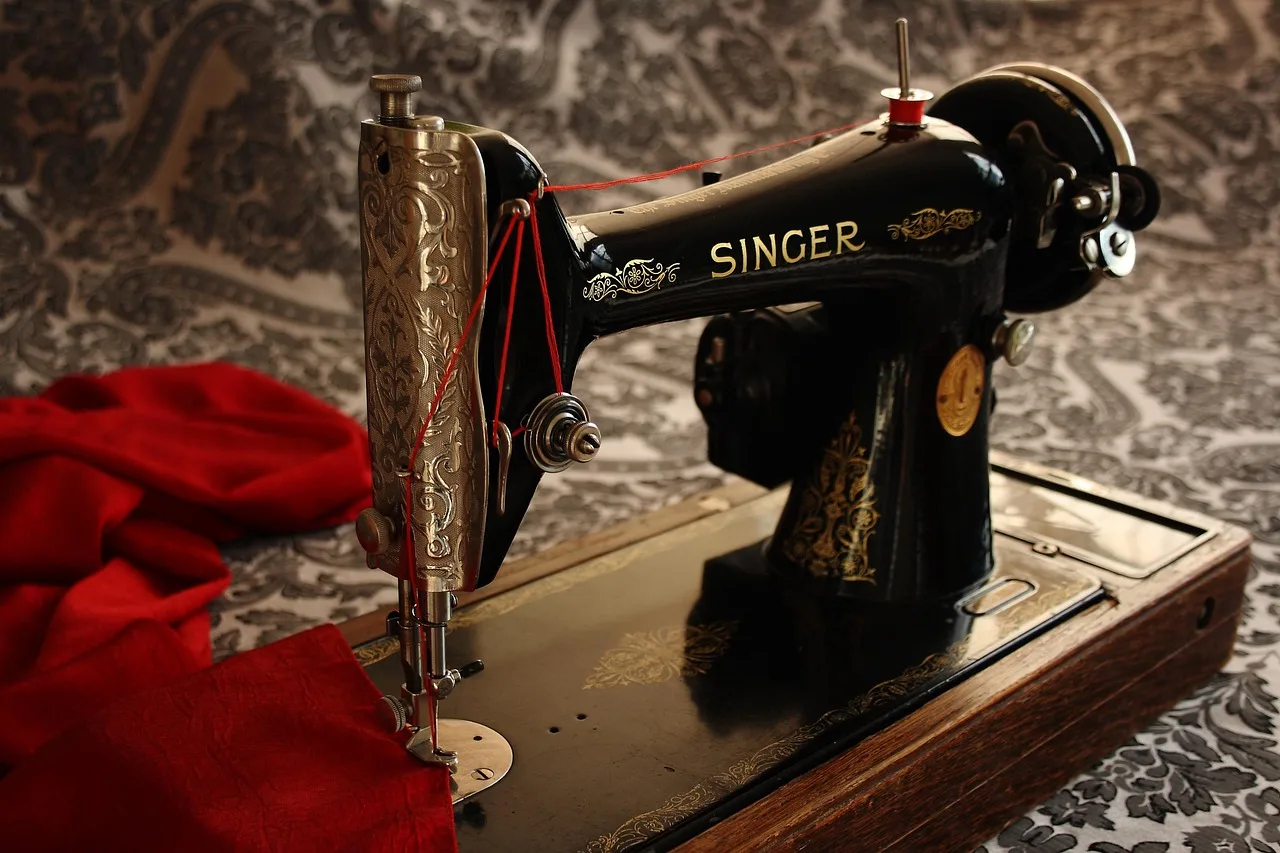 sewing machine, antique, vintage, sewing machine, sewing machine, sewing machine, sewing machine, sewing machine. Museums, guilds and libraries teach antique sewing tools skills for free
