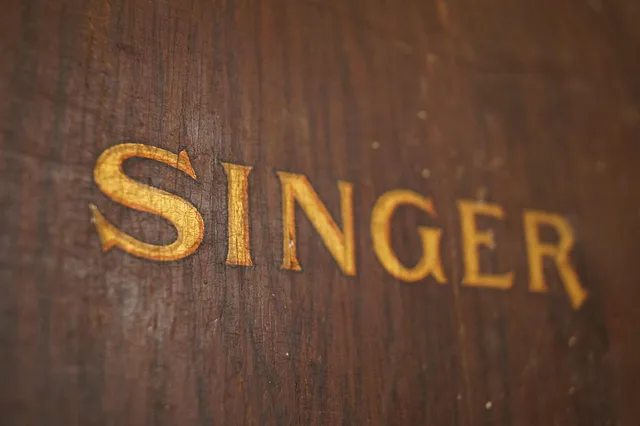 sewing machine, antiques, world brand, subtitle, singer, sewing machine, subtitle, singer, singer, singer, singer, singer. Vintage machine values materials: how to grade the finish