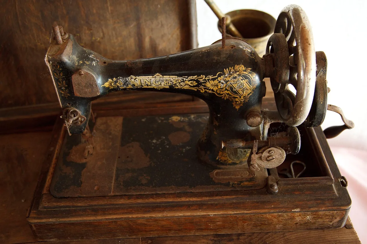 ancient, antique, domestic, equipment, industry, machine, metal, needle, object, old, retro, rusty, sew, sewing, singer, stitch, tailor, tool, tradition, vintage, brown tools, brown metal, brown industry. Lighting marks, not beauty, when you photograph antique sewing tools