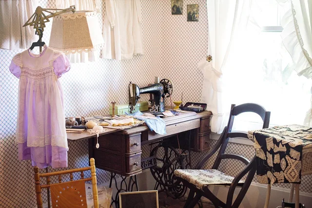 sewing room, sewing machine, antique, vintage, old-fashioned, retro, sewing, machine, sew, clothing, sewing room, sewing room, sewing room, sewing room, sewing room, sewing machine, sewing machine. Beginner project: set a vintage sewing collection's scope