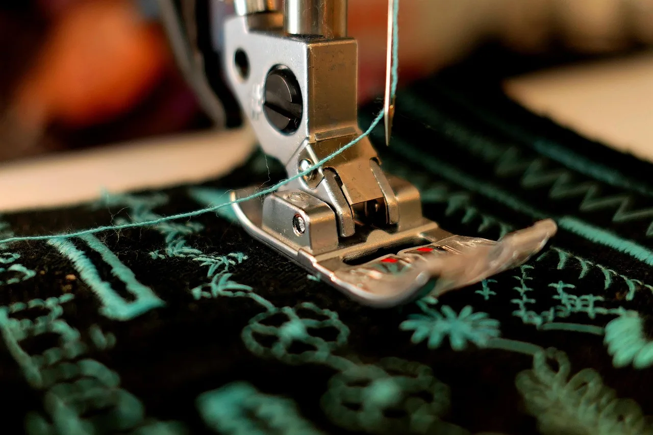 sew, sewing machine, presser foot, handwork, material, white, sewing supplies, thread, craft, yarn, sewing thread, twisted, thread roll, tailoring, metal, needle, textile, close up, sewing machine, sewing machine, sewing machine, sewing machine, sewing machine, tailoring, tailoring, tailoring. Sewing machine attachments for people who want the details