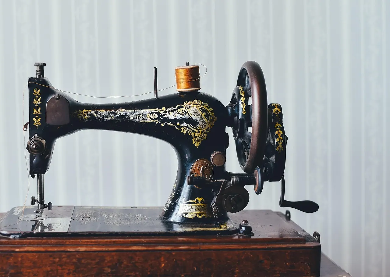antique, sewing machine, home, old, retro, vintage, tailor, tailoring, stitching, oldtimer, nostalgia, nostalgic, antique, sewing machine, sewing machine, sewing machine, sewing ma. Beginner sewing machine restoration mistakes: advice from makers