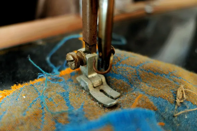 sewing machine, old sewing machine, historical, sew, craft, handwork, sewing supplies, coil, textile, material, yarn, metal, thread spool, tailoring, thread roll, sewing machine, sewing machine, sewing machine, sewing machine, sewing machine, coil, tailoring. Repair counters name the four faults a beginner restoration usually hides