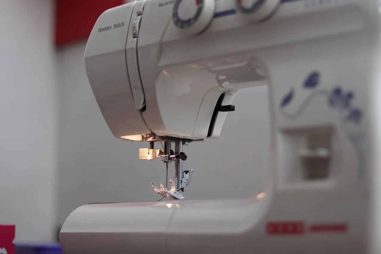 sewing machine, workshop, device, tailor, machine, sewing, sewing projects, sewing techniques, sewing tips, sewing essentials, sewing tutorial, sewing for beginners, sewing skills,. Beginner sewing machine restoration: ideas worth trying