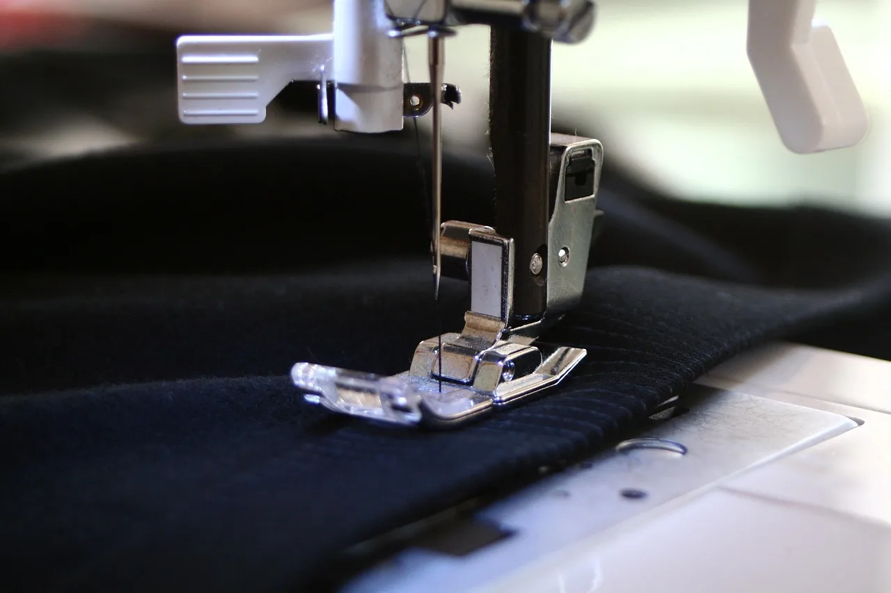 sewing machine, sewing, precision, fabric, thread, needle, stitch, needlework, singer, sewing machine, sewing machine, sewing machine, sewing, sewing, sewing, sewing, sewing. Documentation habits for vintage sewing machine repair, intake and resale